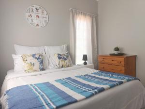 Giường trong phòng chung tại Serubi Cottage