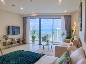 Μια τηλεόραση ή/και κέντρο ψυχαγωγίας στο The Sóng Apartment 5 Stars Vung Tau - Căn Hộ Du Lịch Biển Vũng Tàu