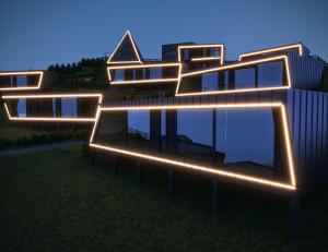 un bâtiment avec des lumières sur le côté dans l'établissement Emshir Villas, à Krasnik 45 autres photos