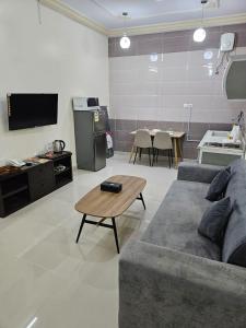 Μια τηλεόραση ή/και κέντρο ψυχαγωγίας στο شقق ترانيم السراة للشقق المخدومة - تصنيف اقتصادي