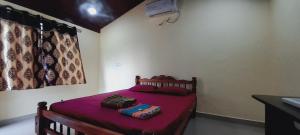 Un pat sau paturi într-o cameră la Beach Farm Stay