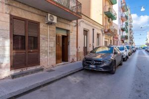 El barrio en el que está el departamento o un barrio cercano