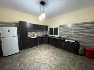 Η κουζίνα ή μικρή κουζίνα στο Villa Tone