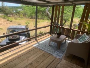 a screened in porch with a view of a yard at Emelios Lodge Océan View in Port Mathurin