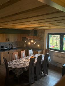 Kuchyň nebo kuchyňský kout v ubytování Domek rodzinny