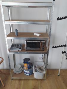 Kuchyň nebo kuchyňský kout v ubytování Guest house in rear garden