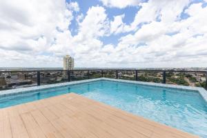 a large swimming pool on top of a building at Estúdios modernos no Empiria by WeHousy in Luis Eduardo Magalhaes