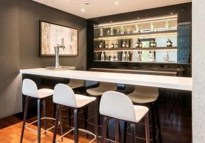 Ο χώρος του lounge ή του μπαρ στο Ilunion Pio XII +36 φωτογραφίες