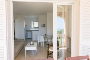 Η κουζίνα ή μικρή κουζίνα στο 2 bedroom apartment in Aiguafreda Begur. Sea views terrace and pool Ref:H11 +6 φωτογραφίες