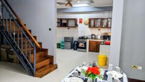 Kuchyň nebo kuchyňský kout v ubytování Arusha StayScape