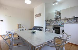 Η κουζίνα ή μικρή κουζίνα στο Beautiful Apartment In Casal Velino
