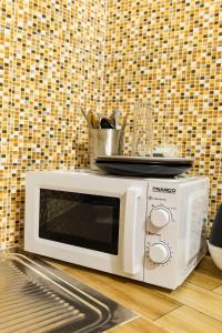 a white microwave sitting on top of a counter at Casa Hôtel Résidence in Abidjan +13 photos