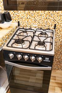 a black and white stove in a kitchen at Casa Hôtel Résidence in Abidjan