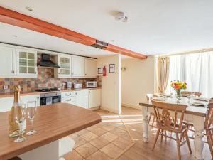 Kuchyň nebo kuchyňský kout v ubytování The Grainery - Uk37516