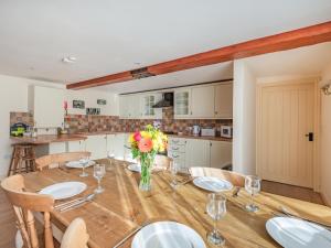 Kuchyň nebo kuchyňský kout v ubytování The Grainery - Uk37516