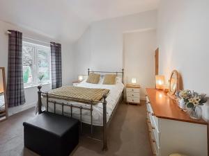 Ένα ή περισσότερα κρεβάτια σε δωμάτιο στο School Cottage