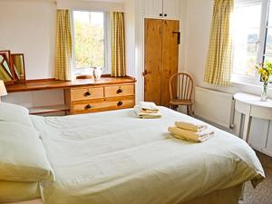 Postel nebo postele na pokoji v ubytování Furzeburrow