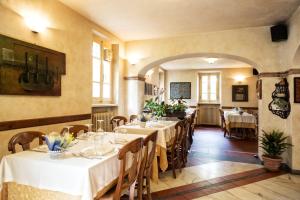 Reštaurácia alebo iné gastronomické zariadenie v ubytovaní Antico Uliveto