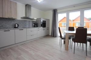 Køkken eller tekøkken på Apartment Hafenflair am Plauer See, Plau am See + 44 billeder