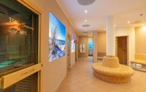 a hallway of a store with a large display window at Haus Barnheide - Wohnung Sandburg in Bansin