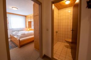 a bedroom with a bed and a shower and a bathroom at Chalet Alpine Royal A Top 2 in Krimml