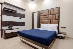 a bedroom with a large bed and a bathroom at Royale Enclave by JadeCapsNr.Manipal Hosp. in Ballygunge