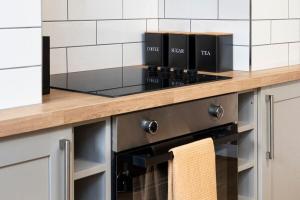 Kuchyň nebo kuchyňský kout v ubytování Popular Two Bed Apt in Leeds City + 14 fotografií