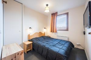 En eller flere senge i et værelse på Les Alpages du Corbier B002