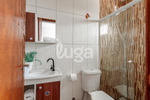 a bathroom with a toilet and a sink and a shower at LUGA: Peaceful Retreat | Lagoon & Imbituba in Imbituba +7 photos