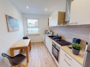 Η κουζίνα ή μικρή κουζίνα στο Ferien- und Monteurwohnung "Goitzscheluft"