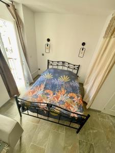 Ένα ή περισσότερα κρεβάτια σε δωμάτιο στο Studio cœur de ville