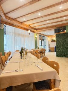 Restaurace v ubytování Everwood Hotel & Restaurant