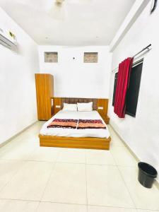 Postel nebo postele na pokoji v ubytování Hotel Shri Ram Palace