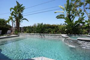 Bazén v ubytování Nostalgic PoolJacuzzi Home: GameRm1.8 Mi 2Disney nebo v jeho okolí