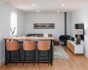 a living room with a bar with stools at Solar do Sabão - Your Gathering Place in Relva