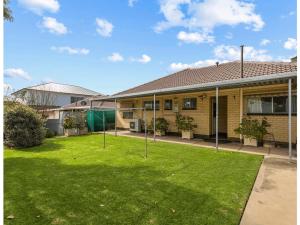 Zahrada ubytování Spacious and Modern Guest House