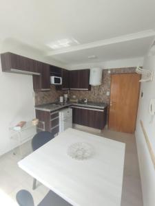 a kitchen with a white table and a white counter top at Catalina - Excelente ubicación en pleno centro - 2A in Santa Fe