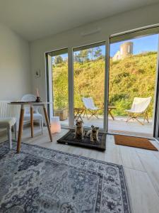 O zonă de relaxare la Appartement calme et lumineux au cœur de Carteret +12 fotografii