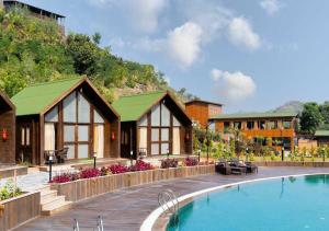 Bazén v ubytování Vasant Kunj Nature Resort nebo v jeho okolí