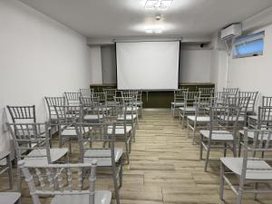 Konferenční prostory v ubytování Otopeni Suites by CityBookings