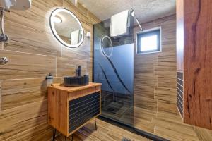 Ένα μπάνιο στο Vila Aleksandrija Zlatibor +52 φωτογραφίες