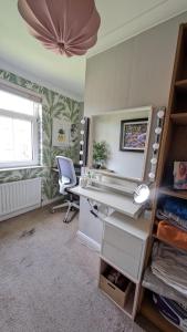 a dressing room with a desk and a chair at Sydenham Serenity: Bright Home with Conservatory in Belfast
