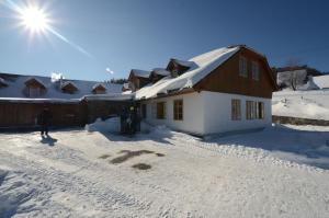 Chata pod Červenou studňou trong mùa đông +3 ảnh