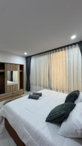 Postel nebo postele na pokoji v ubytování Bang Jo Garden Home