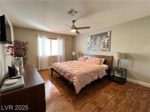 a bedroom with a large bed and a desk at T-Designed to ENJOY!. Best Vacation in Las Vegas