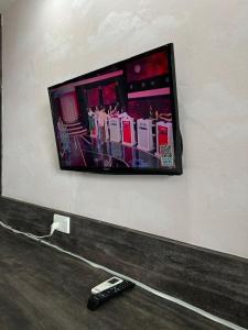 Μια τηλεόραση ή/και κέντρο ψυχαγωγίας στο Nagoya Mansion Residence with City View