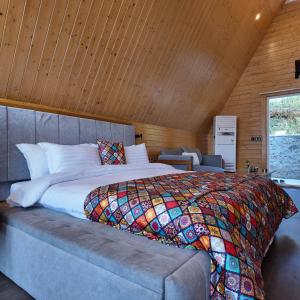 Postel nebo postele na pokoji v ubytování Arkja Cottages - A Journey Back to Nature + 18 fotografií