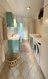 Η κουζίνα ή μικρή κουζίνα στο Charming And Isolated House In Beautiful Surroundings