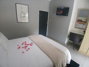 Postel nebo postele na pokoji v ubytování Aeon Guest House & Spa + 1 fotografie