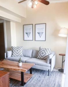 Χώρος καθιστικού στο Cruz Bay Oasis Walk to Beach & Restaurants